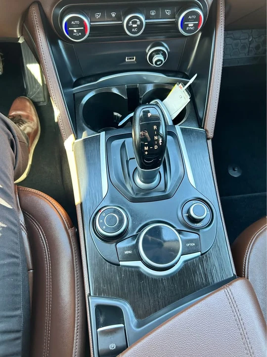 2018 Alfa Romeo Stelvio - Image 16 of 17