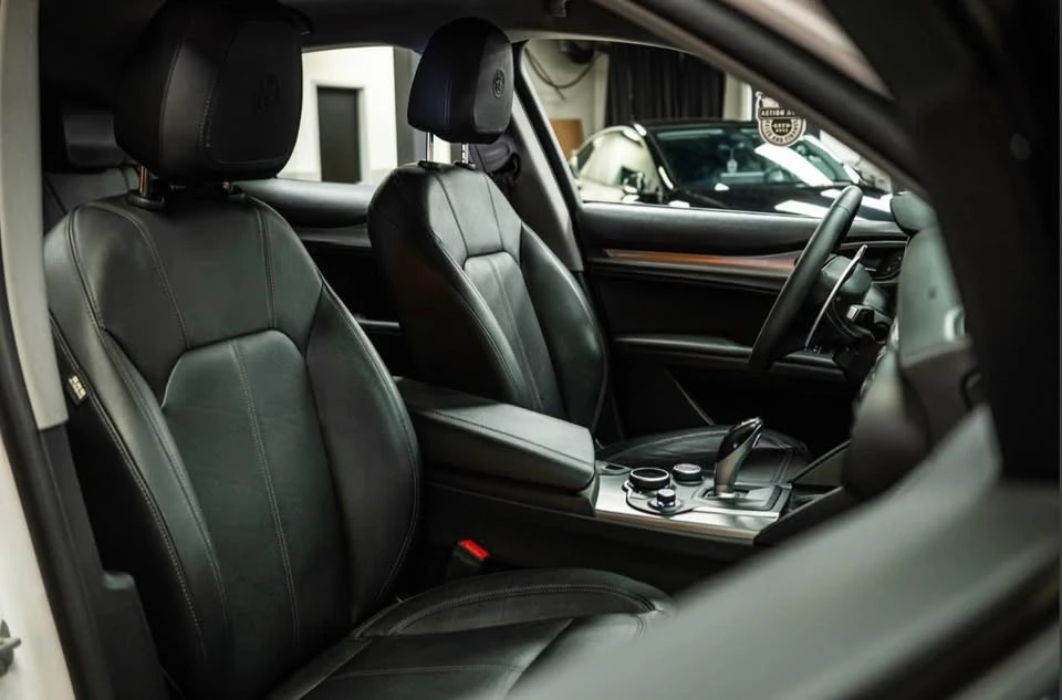 2018 Alfa Romeo Stelvio - Image 14 of 19