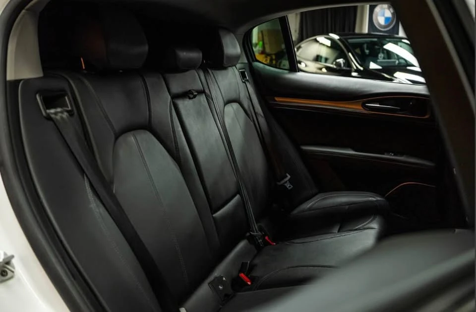 2018 Alfa Romeo Stelvio - Image 11 of 19