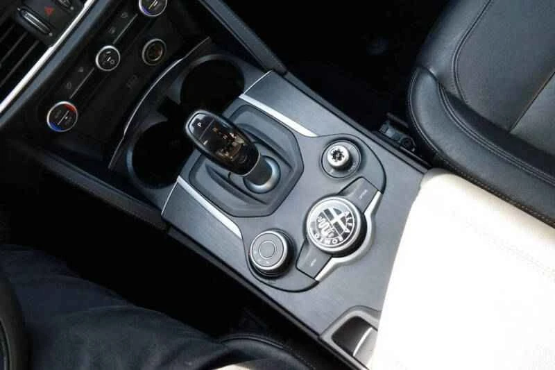 2018 Alfa Romeo Stelvio - Image 19 of 20