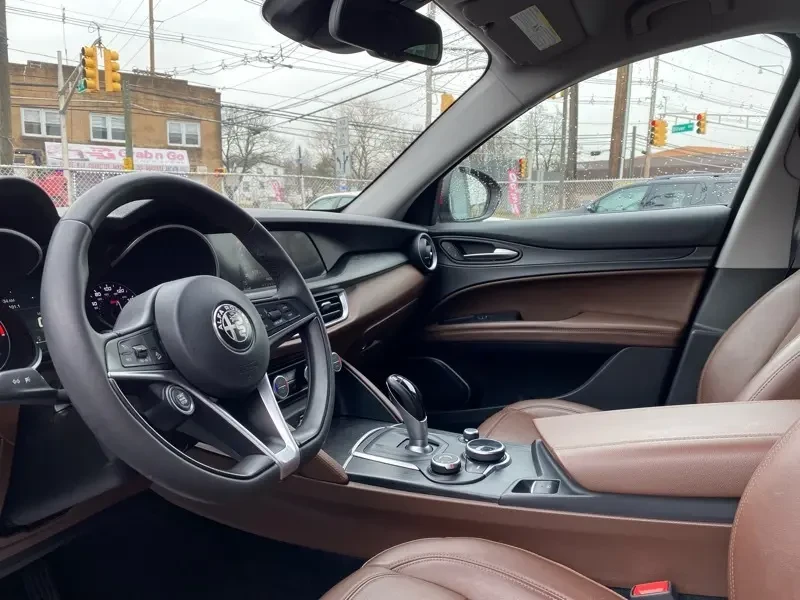 2018 Alfa Romeo Stelvio - Image 8 of 17