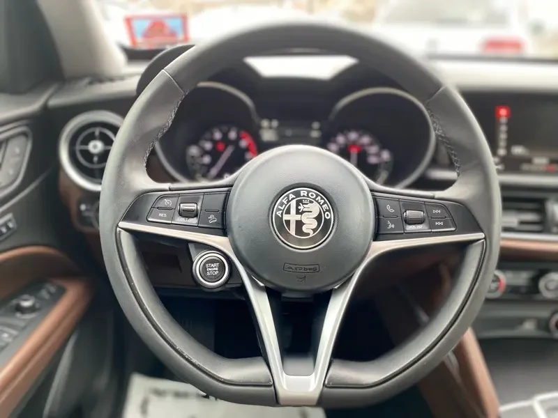 2018 Alfa Romeo Stelvio - Image 14 of 17