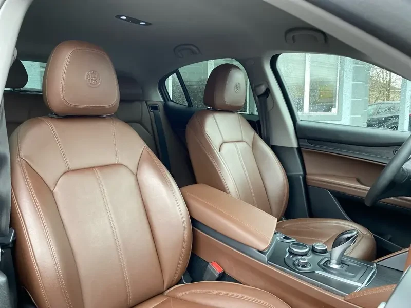 2018 Alfa Romeo Stelvio - Image 12 of 17