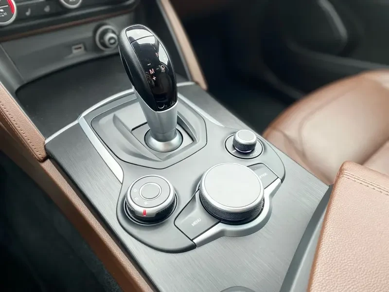 2018 Alfa Romeo Stelvio - Image 15 of 17