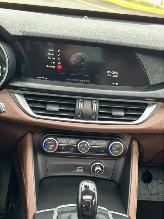 2018 Alfa Romeo Stelvio - Image 13 of 17