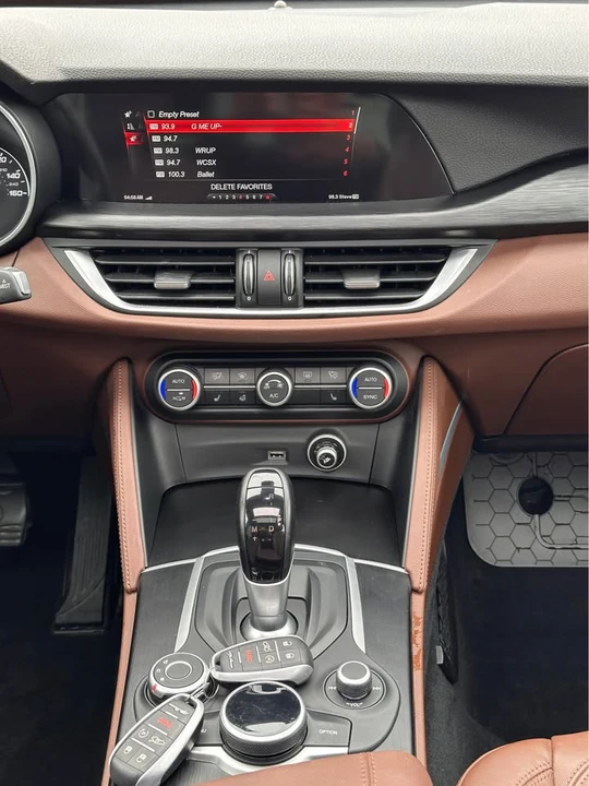 2018 Alfa Romeo Stelvio - Image 11 of 17
