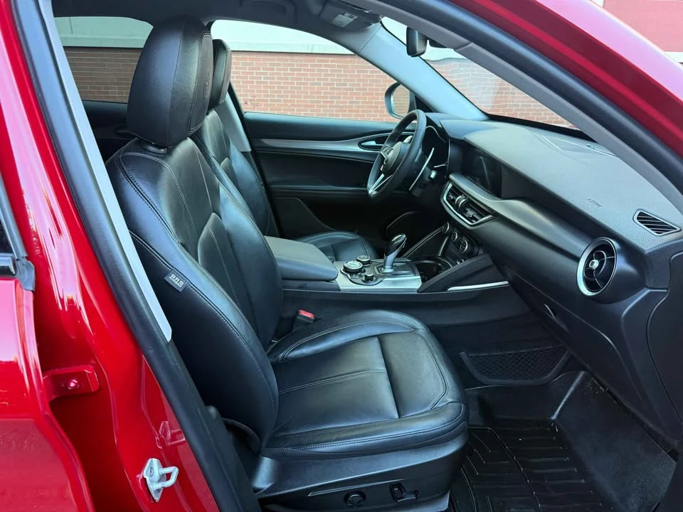 2018 Alfa Romeo Stelvio - Image 16 of 19