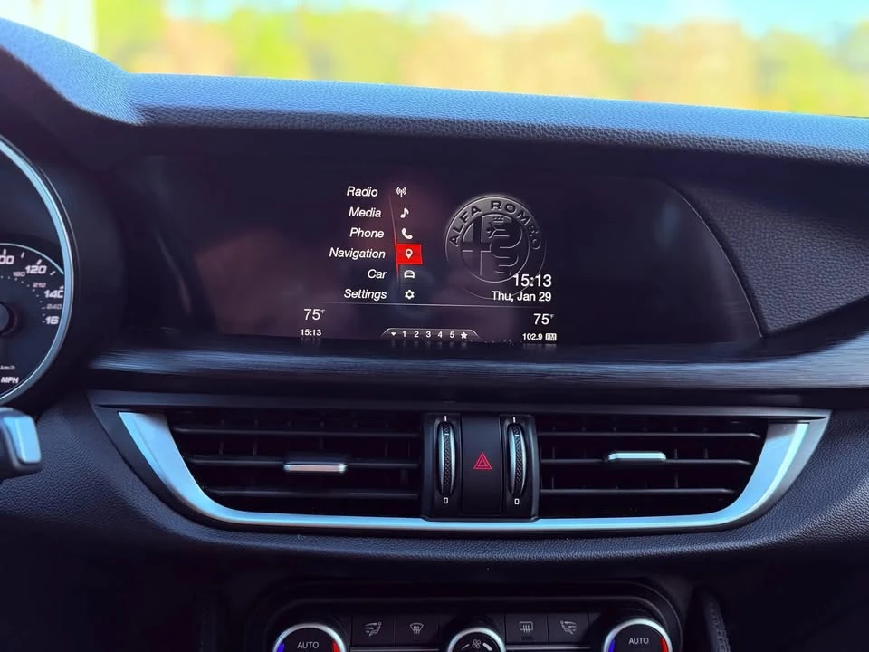 2018 Alfa Romeo - Image 11 of 20