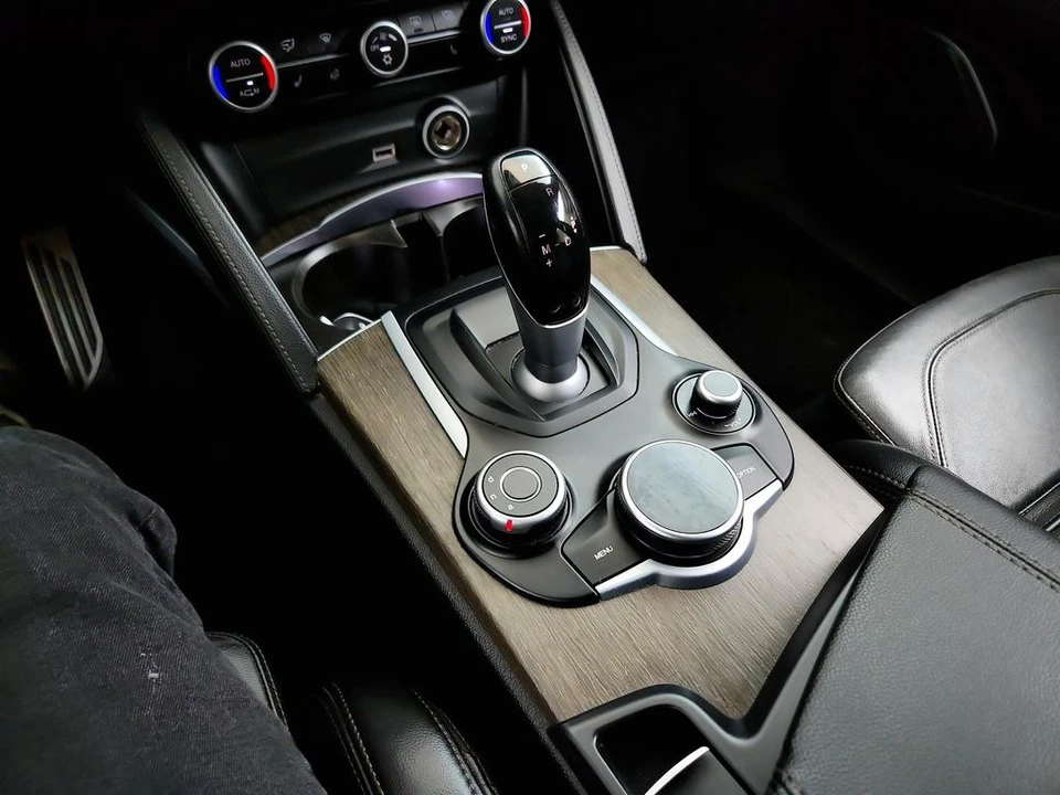 2018 Alfa Romeo Stelvio - Image 17 of 31