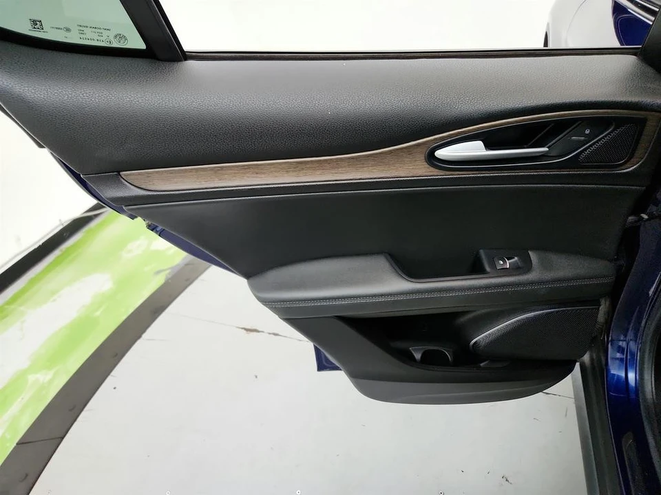 2018 Alfa Romeo Stelvio - Image 25 of 31