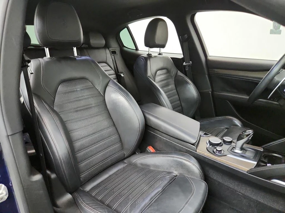 2018 Alfa Romeo Stelvio - Image 26 of 31