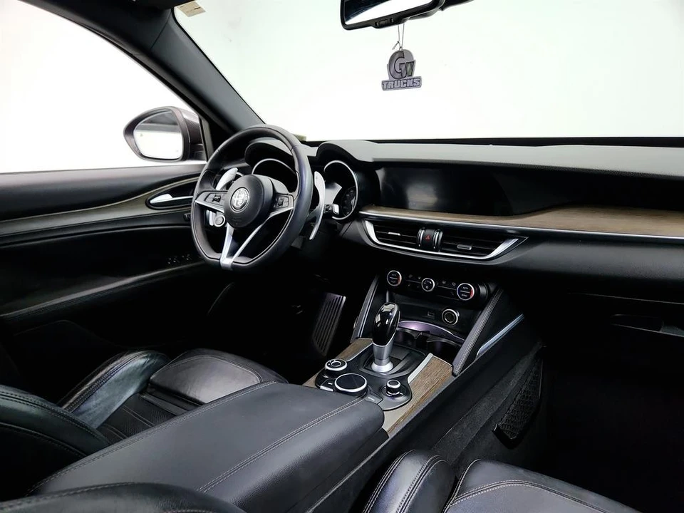 2018 Alfa Romeo Stelvio - Image 26 of 31