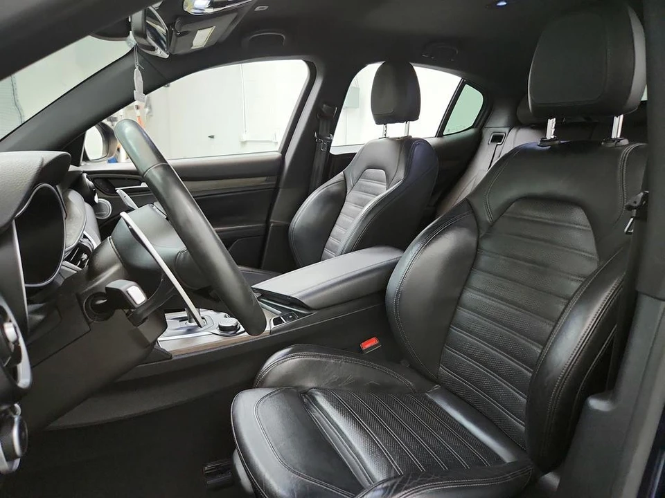 2018 Alfa Romeo Stelvio - Image 14 of 31