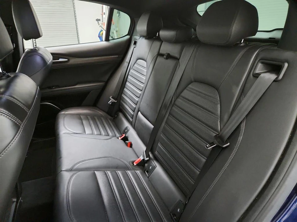 2018 Alfa Romeo Stelvio - Image 24 of 31