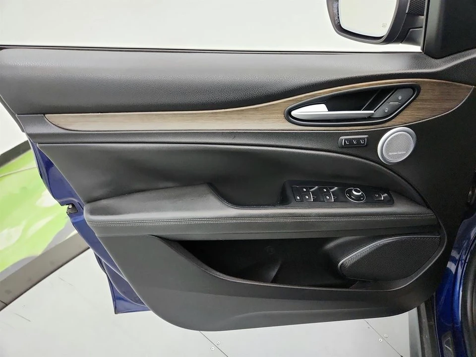 2018 Alfa Romeo Stelvio - Image 23 of 31