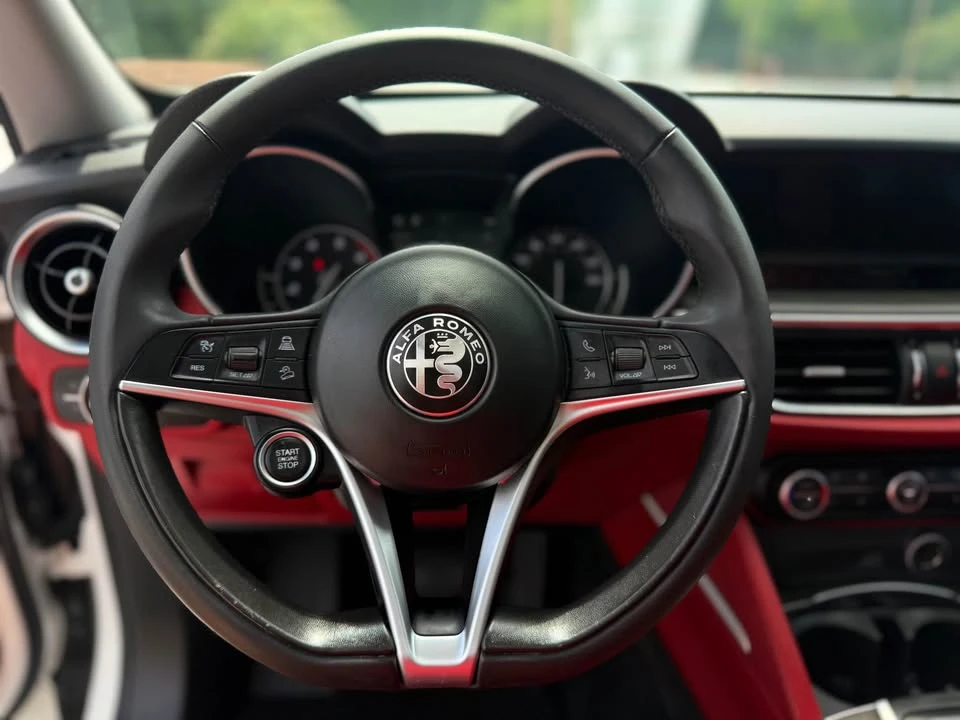 2018 Alfa Romeo Stelvio - Image 13 of 16