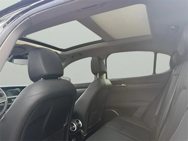 2018 Alfa Romeo Stelvio - Image 16 of 20