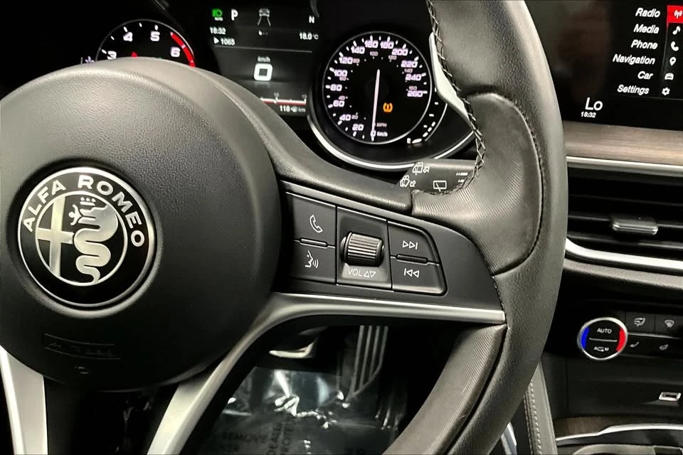 2018 Alfa Romeo Stelvio - Image 17 of 20