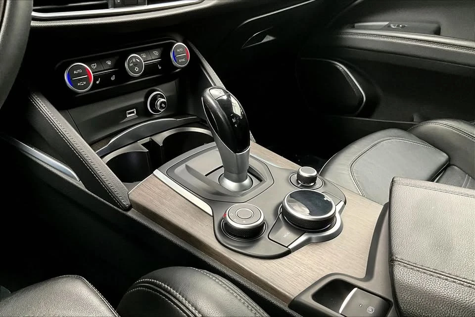 2018 Alfa Romeo Stelvio - Image 12 of 20