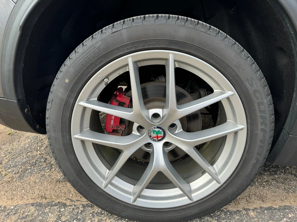 2018 Alfa Romeo Stelvio - Image 25 of 31