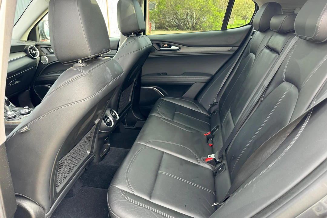 2018 Alfa Romeo Stelvio - Image 29 of 31