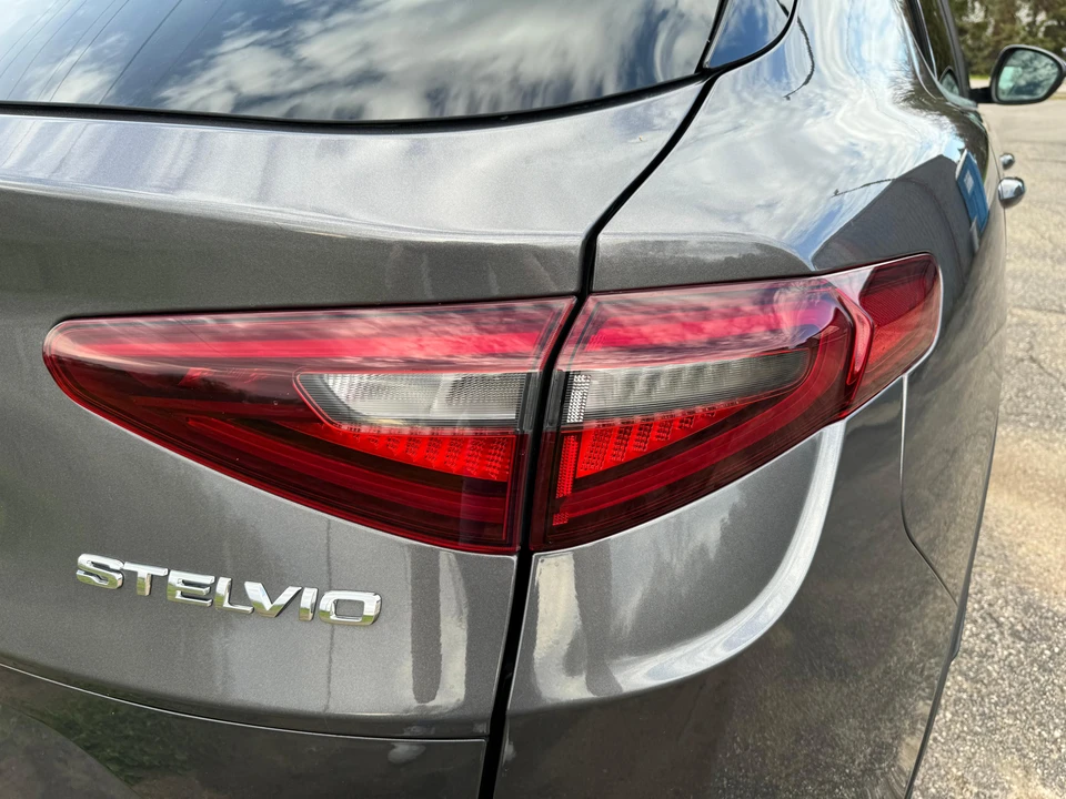2018 Alfa Romeo Stelvio - Image 19 of 31