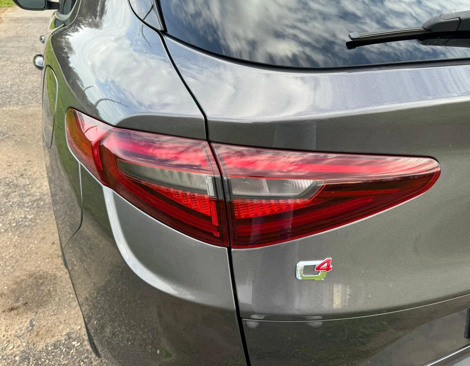 2018 Alfa Romeo Stelvio - Image 18 of 31
