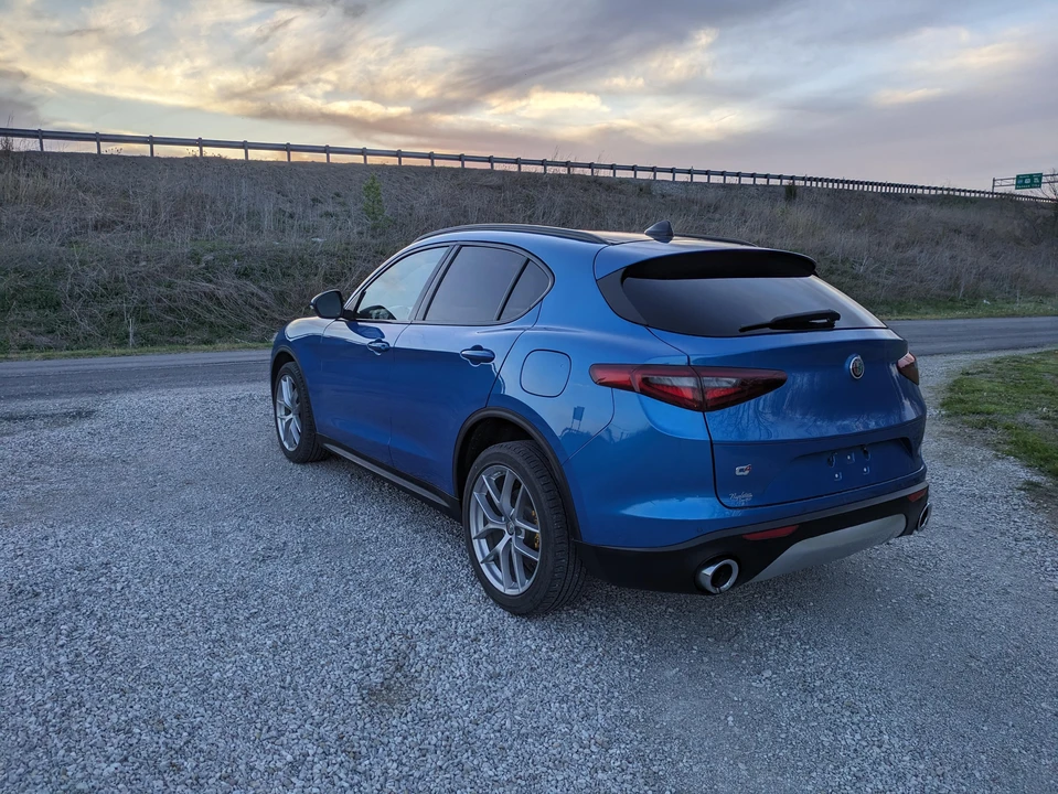 2018 Alfa Romeo Stelvio - Image 16 of 31