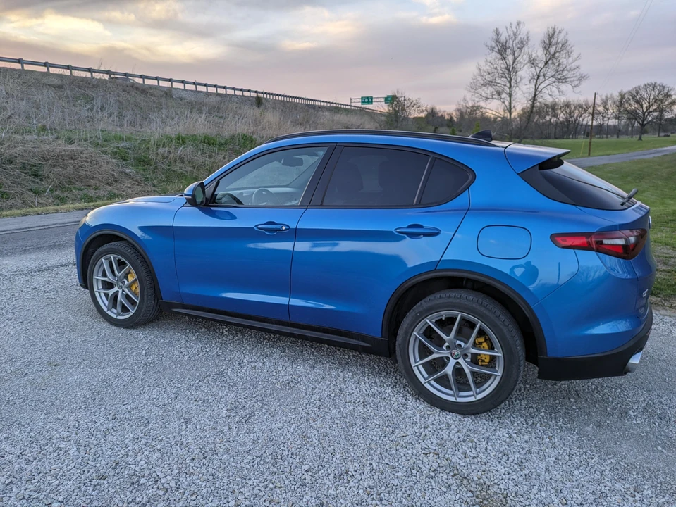 2018 Alfa Romeo Stelvio - Image 15 of 31