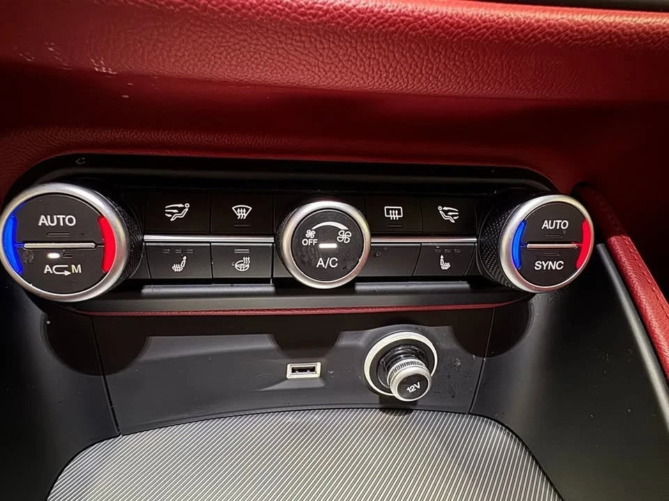 2018 Alfa Romeo Stelvio - Image 14 of 20
