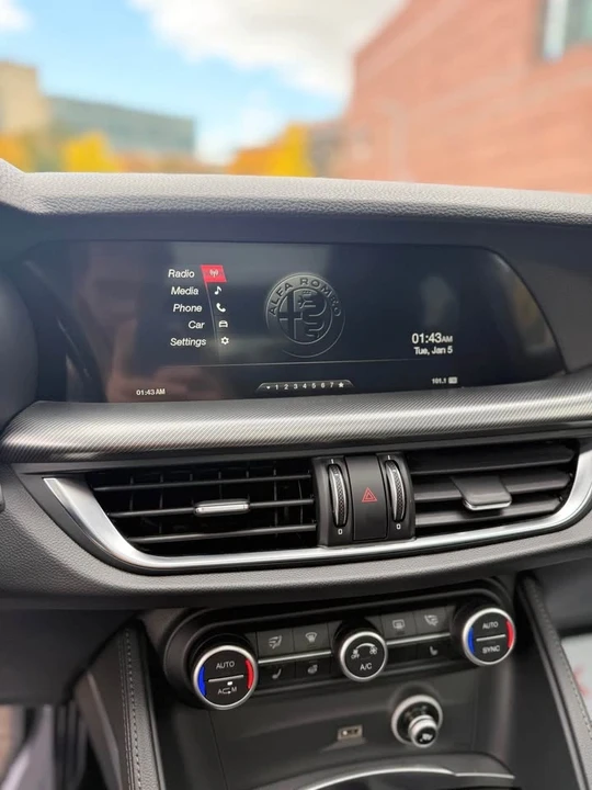2018 Alfa Romeo Stelvio - Image 14 of 17