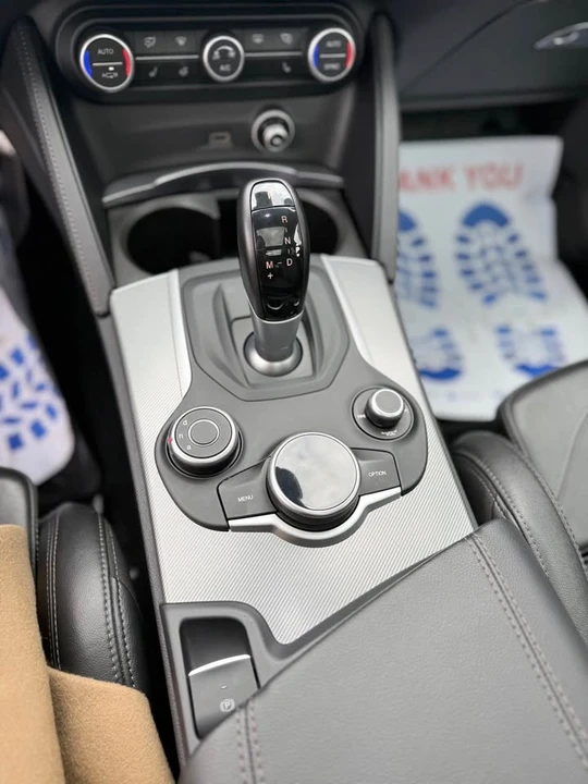 2018 Alfa Romeo Stelvio - Image 13 of 17