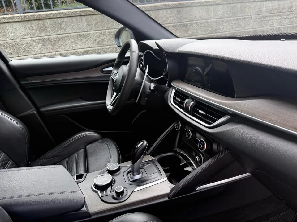 2018 Alfa Romeo Stelvio - Image 13 of 16