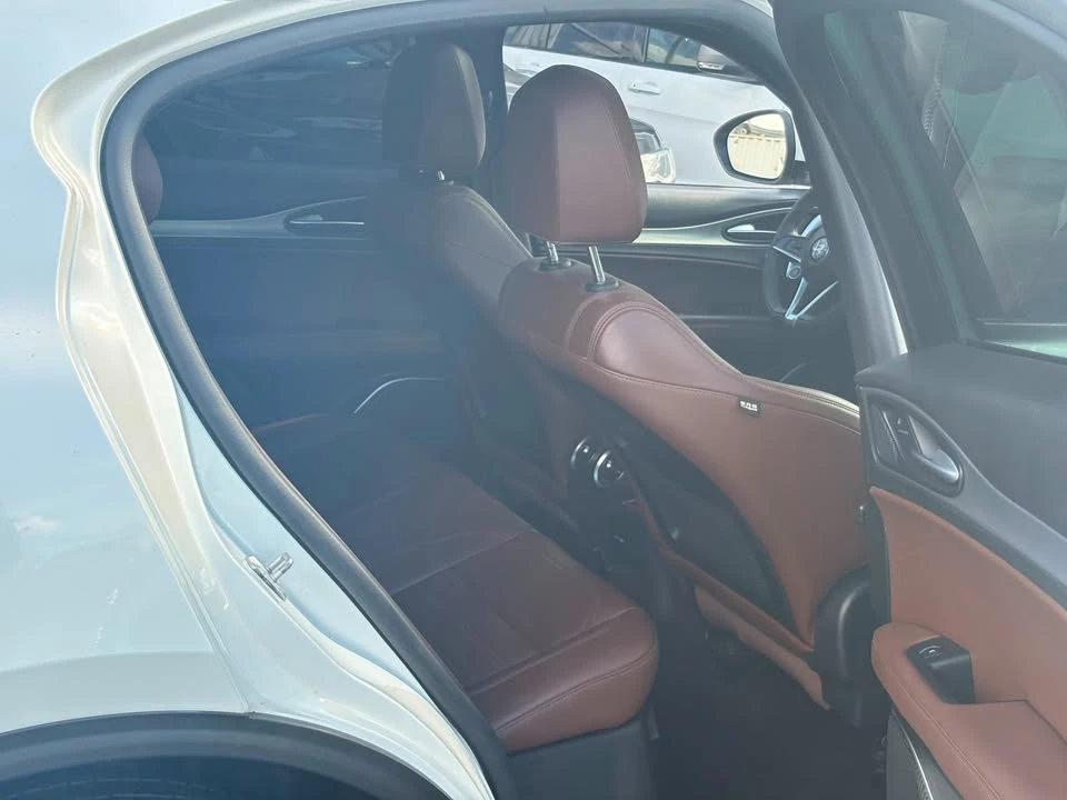 2018 Alfa Romeo Stelvio - Image 18 of 19