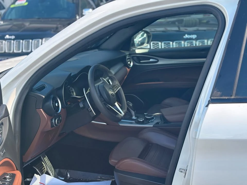 2018 Alfa Romeo Stelvio - Image 15 of 19
