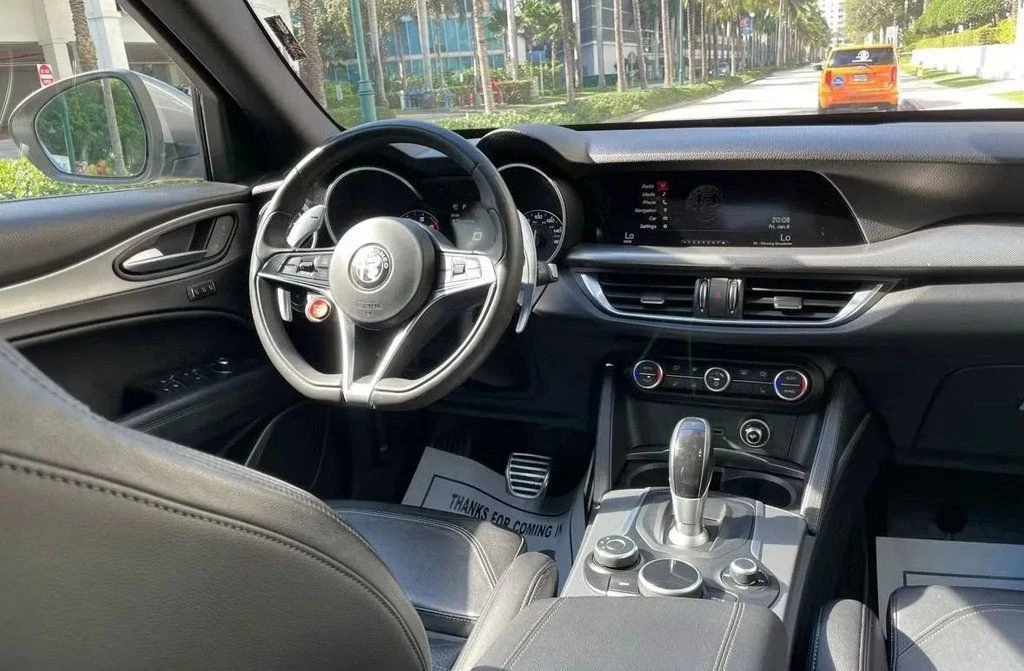 2018 Alfa Romeo - Image 5 of 12