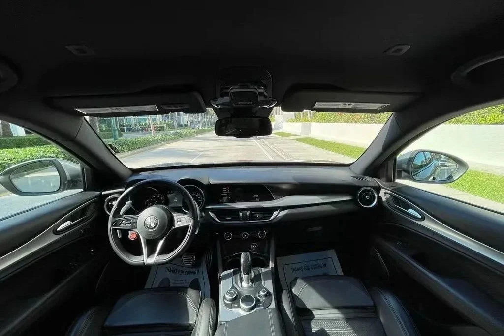 2018 Alfa Romeo - Image 9 of 12
