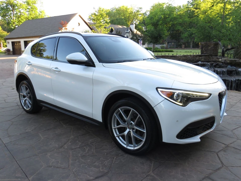 2018 Alfa Romeo Stelvio - Image 2 of 12