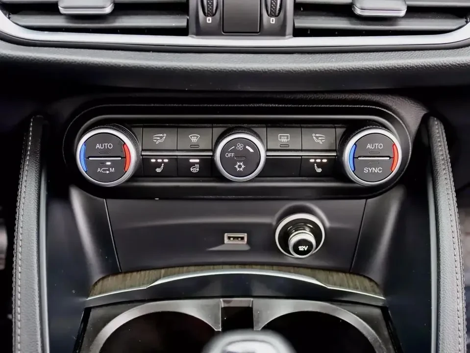 2018 Alfa Romeo Stelvio - Image 14 of 15