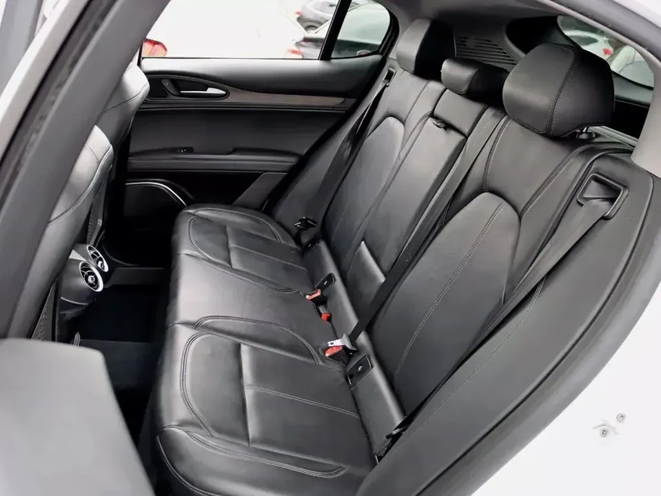 2018 Alfa Romeo Stelvio - Image 13 of 15