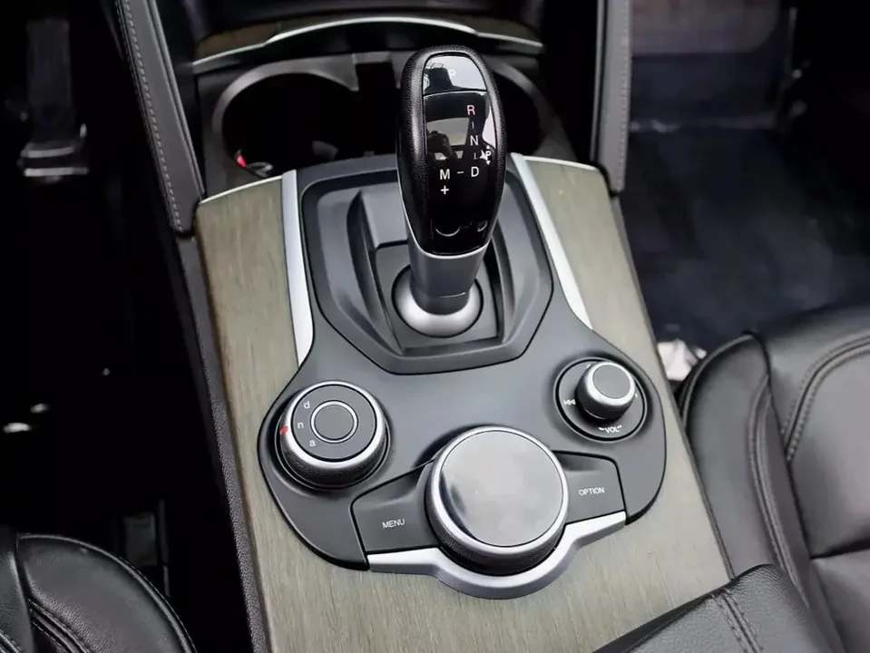 2018 Alfa Romeo Stelvio - Image 11 of 15