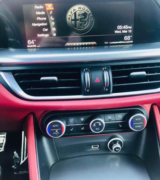 2018 Alfa Romeo Stelvio - Image 5 of 10
