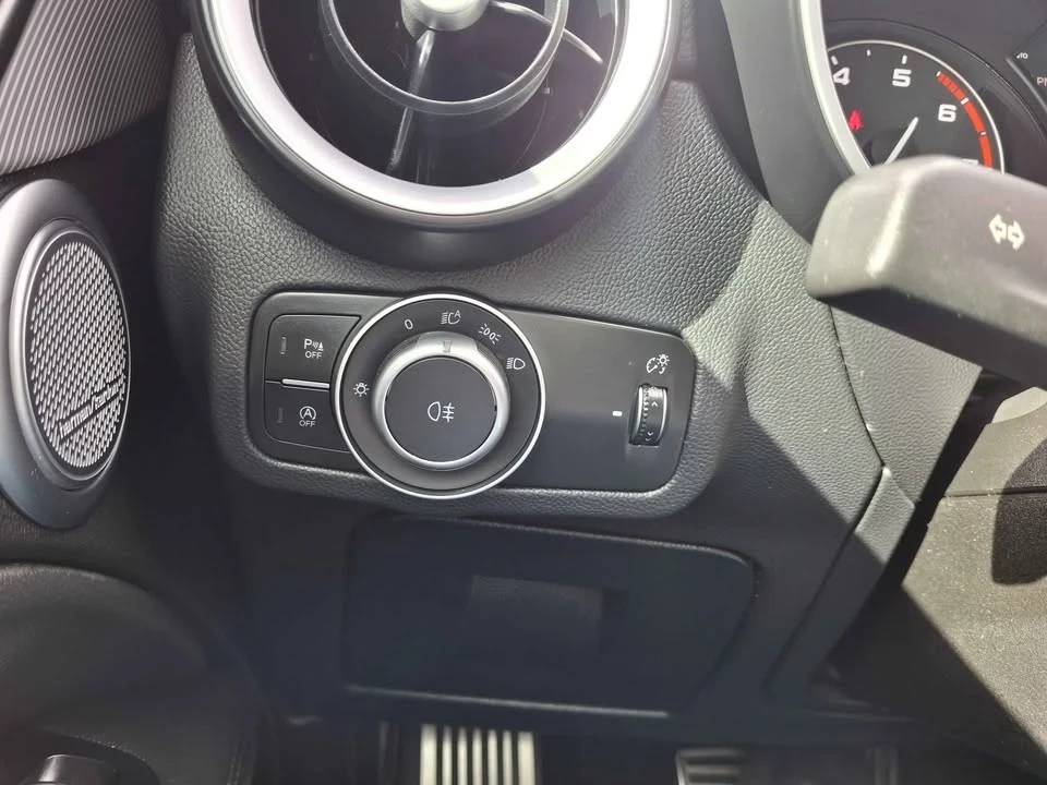 2018 Alfa Romeo Stelvio - Image 15 of 18