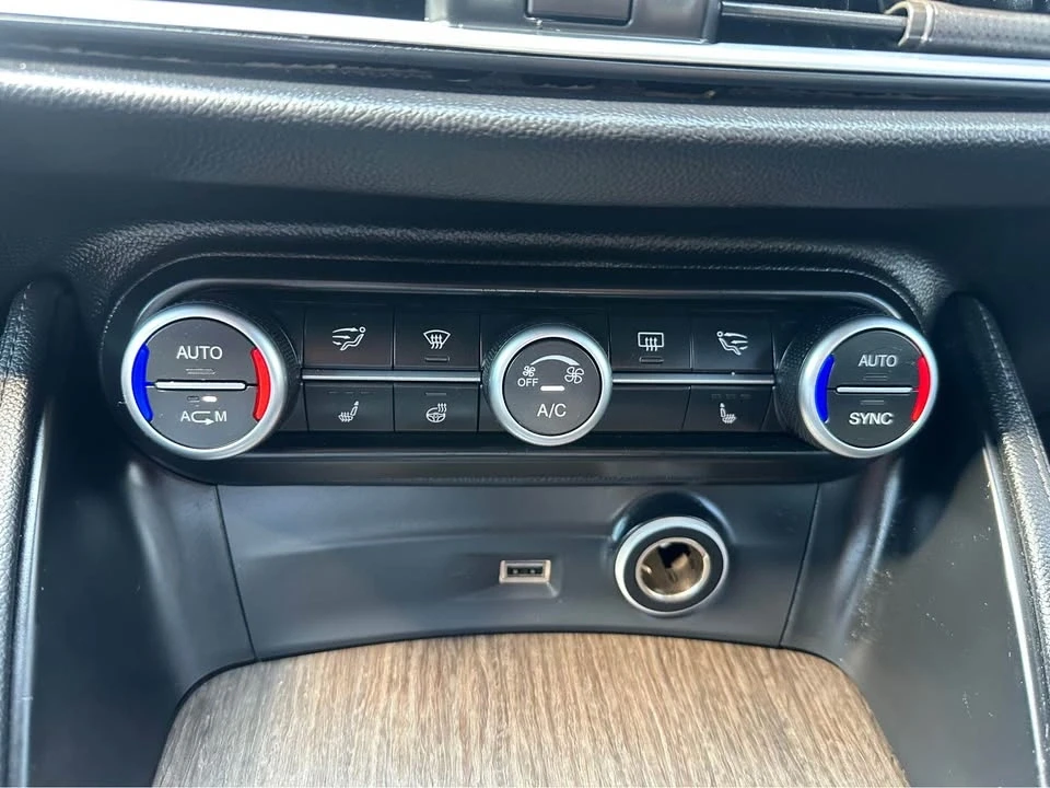 2018 Alfa Romeo Stelvio - Image 16 of 19