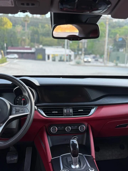 2018 Alfa Romeo Stelvio - Image 11 of 15
