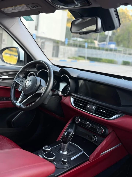 2018 Alfa Romeo Stelvio - Image 13 of 15