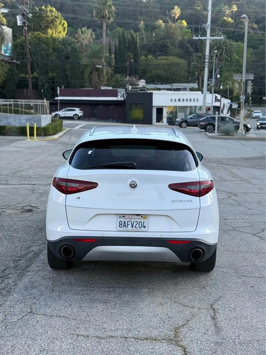 2018 Alfa Romeo Stelvio - Image 5 of 15