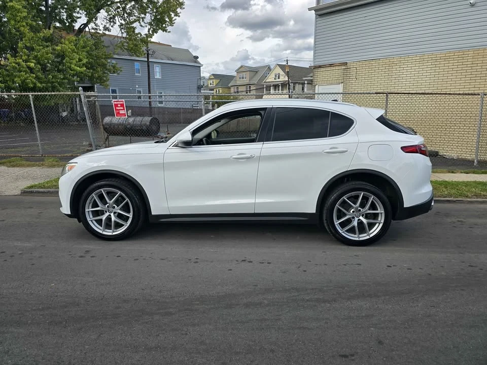 2018 Alfa Romeo Stelvio - Image 15 of 17