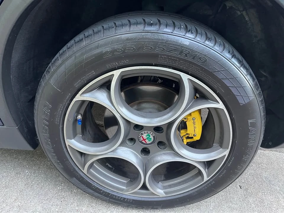 2018 Alfa Romeo - Image 9 of 10