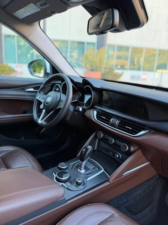2018 Alfa Romeo Stelvio - Image 14 of 19